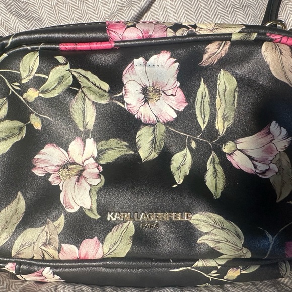 Karl Lagerfeld Black Floral Camera Crossbody Bag NWT - Picture 4 of 4